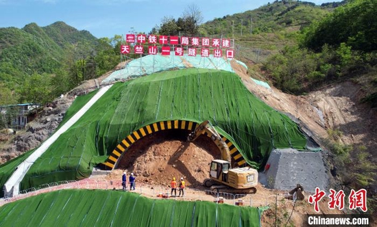 图为，西十高铁天竺山一号隧道建设现场　陈兰州　摄