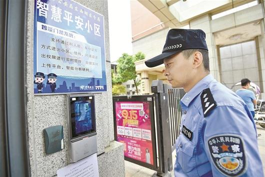 图为:可以人脸识别的智能门禁系统