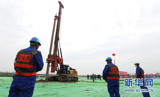 白鹤滩至江苏±800千伏特高压直流输电线路工程（湖北段）3日在湖北钟祥市磷矿镇开工建设。新华网发 刘晓飞摄