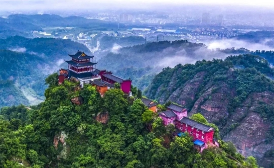 鸣凤山 图/美丽远安