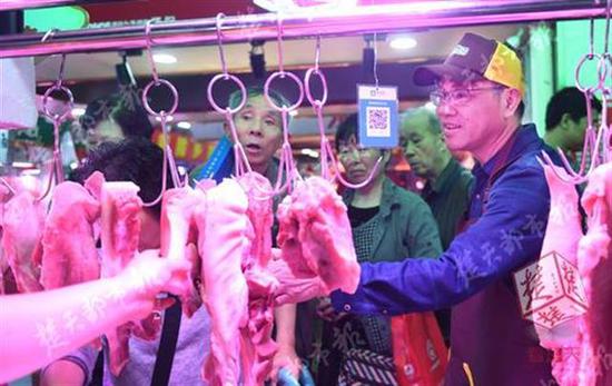每年都有武漢大學(xué)生賣豬肉