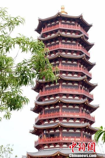 重建后的岘首亭总高56.8米 周铁兵 摄
