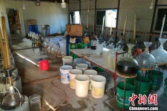 犯罪嫌疑人用于制毒的場(chǎng)所。當(dāng)陽(yáng)警方 供圖