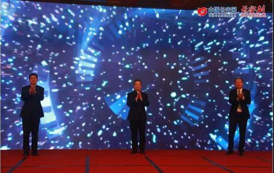 “政法网事”频道的上线仪式,最左为樊绪银