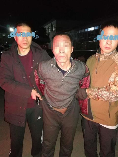 女嫌犯男老总_抓获女嫌犯(3)