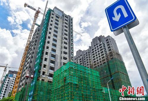 圖為：?？趪?guó)興大道附近的在建商品房項(xiàng)目。