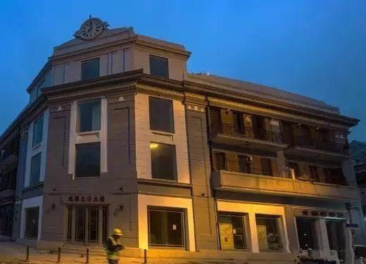 大陸銀行大樓佇然而立，別具一格（朱波夫攝）