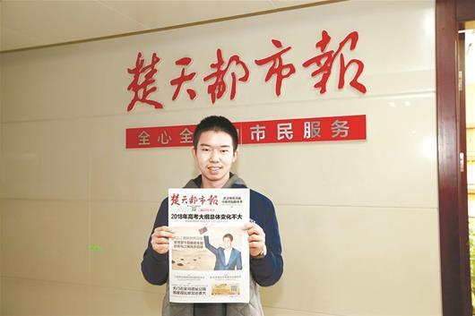 图为:辜梓豪做客楚天都市报