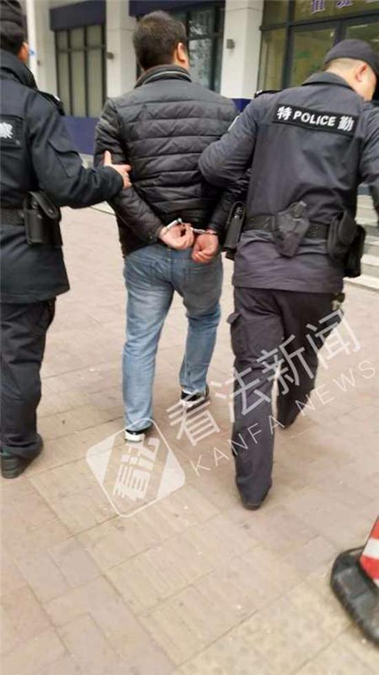 警方抓获一名嫌疑人。 看法新闻 图