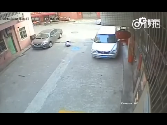 同日兩幼童相繼被車碾壓身亡 出事地均為拐角處