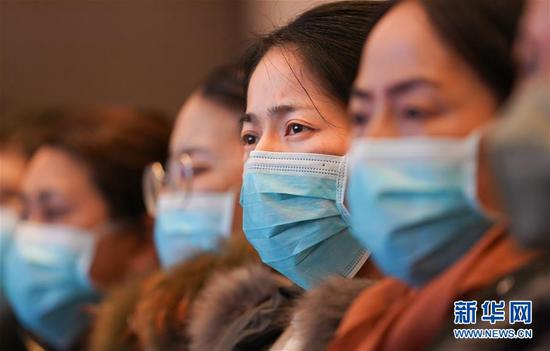 1月25日，上海医疗队队员抵达武汉后开展培训。 新华社记者 程敏 摄