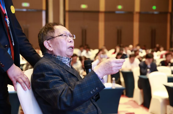 湖北中医药大学教授詹亚华作主?#20339;?#35762;