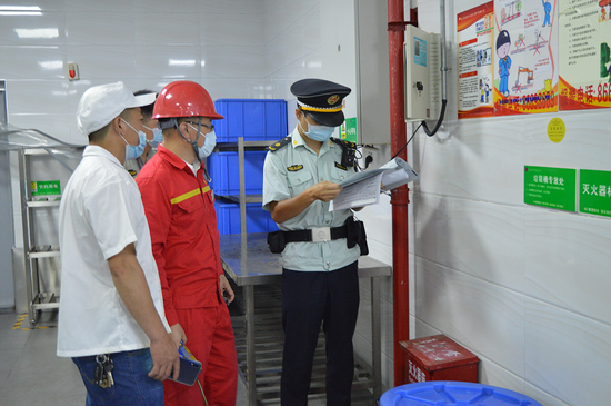 開學(xué)季到來 東湖高新城管開啟護(hù)航模式