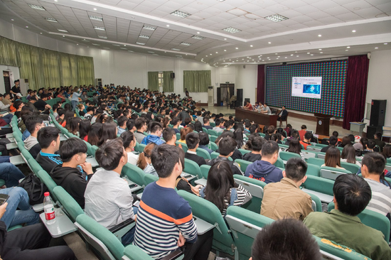 汉马大学生记者 张斯迪 摄