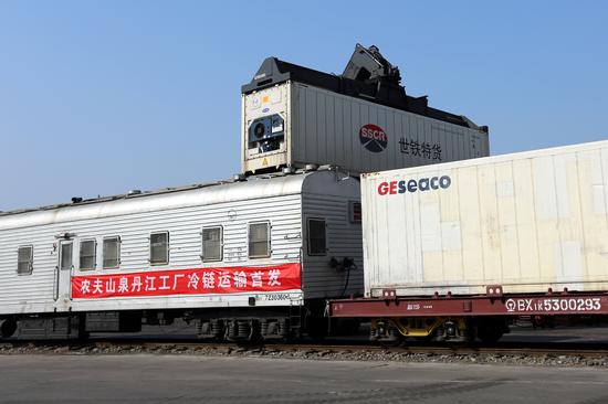 武铁丹江车站牵线当红娘 农夫山泉骑马奔新