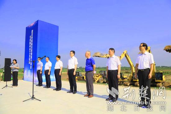 武汉市招商引资暨重大项目七月集中开工活动现场。