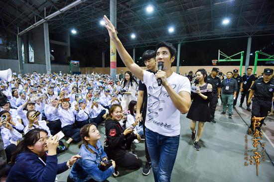 《古剑奇谭之流月昭明》武汉见面会 王力宏突袭学生军训拉歌