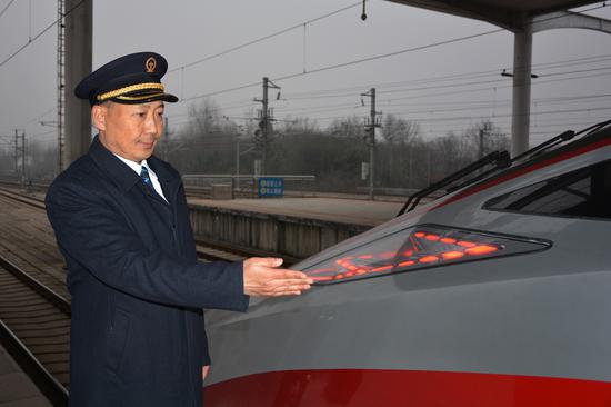 高鐵列車外觀檢查。熊民明 攝