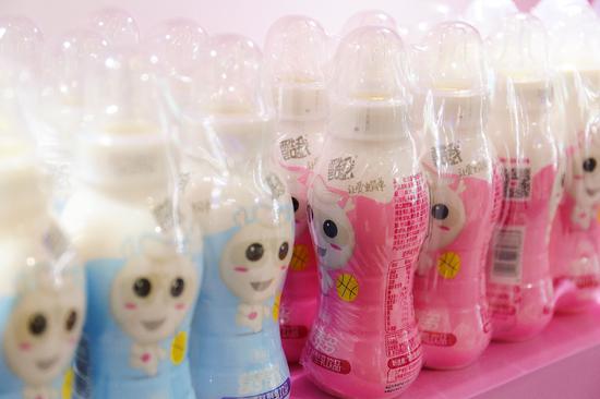 图为酷我儿童饮品展示