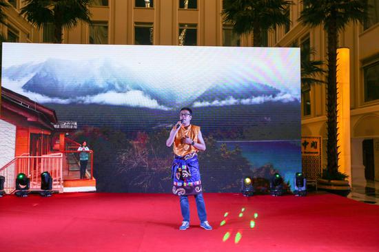 藏地风情的歌舞表演