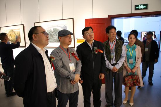 观展的嘉宾