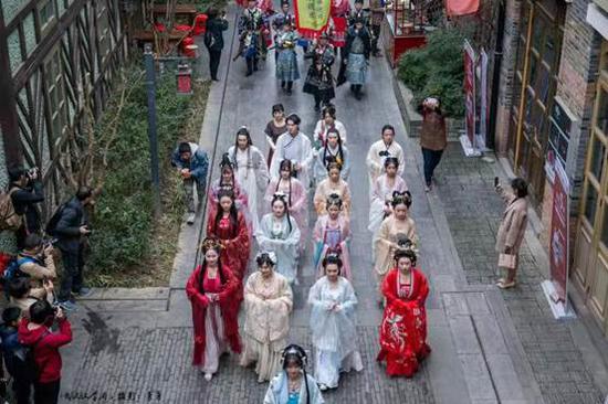 武汉园博园举办的汉服活动(历史图片)