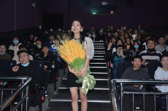 电影女主角章若楠