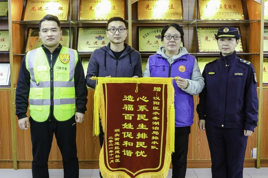 共治力量根治20年顽疾 “路长制”排民忧促和谐