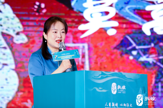 敦煌研究院敦煌艺术公司研学部经理向丽君讲话现场 供图敦煌市文体广电和旅游局