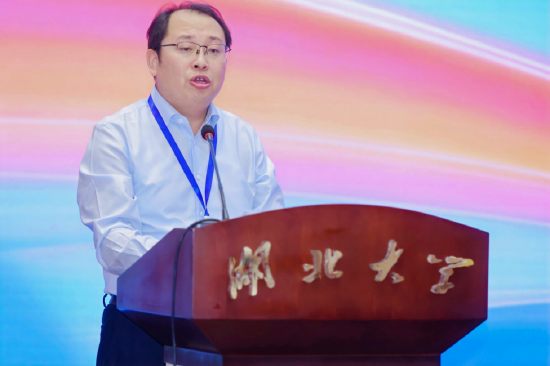 图：中国数据新闻大赛创始人、武汉体育学院新闻传播学院教授陈积银致辞