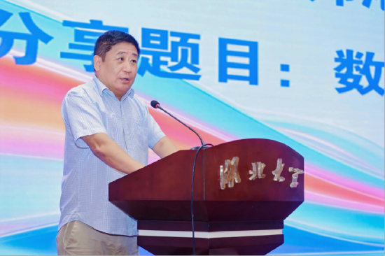 图：北师港浸大研究生院副院长郭中实致辞