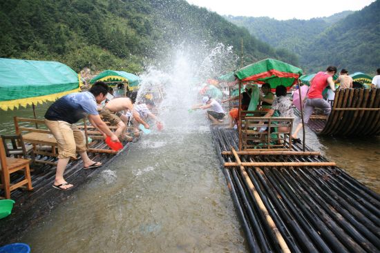 安徽天柱山给湖北游客送来清凉大礼