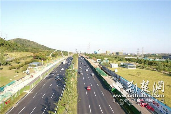高新大道改造工程主线双向八车道。通讯员供图