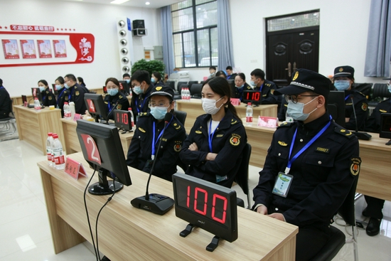 武汉庆祝环卫工人节活动 首次举办城管执法技能大比武