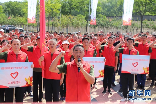 图为湖北“长江卫士”志愿服务八市联动启动仪式现场。新华网发