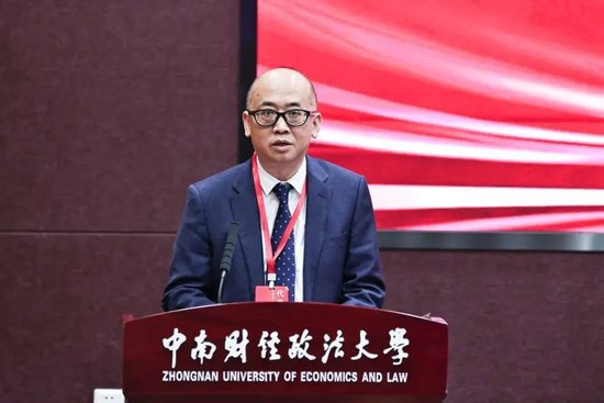 中南财经政法大学副校长、校社科联第一届委员会主席徐涤宇讲话
