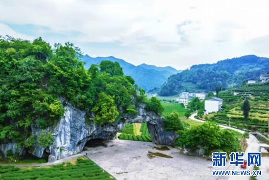 图为湖北恩施市盛家坝填石门坝村。新华网发。