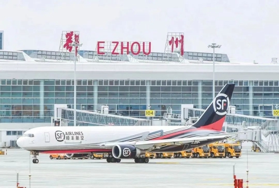 4月1日，花湖机场首条国际货运航线“鄂州-比利时列日”开通