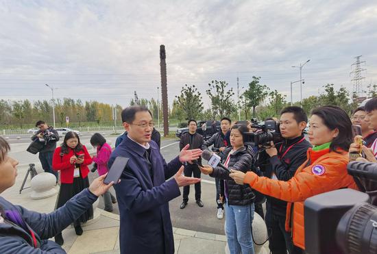 襄阳市文化和旅游局副局长孙峰接受媒体团采访