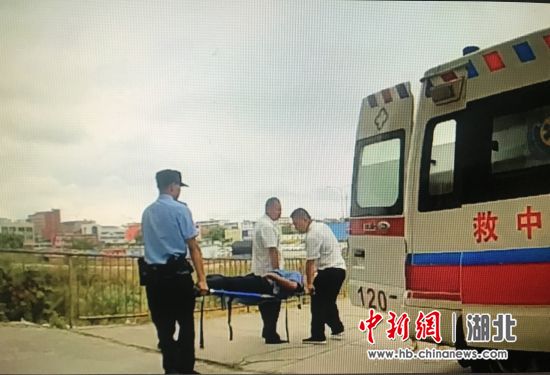 圖為救助現(xiàn)場 視頻截圖