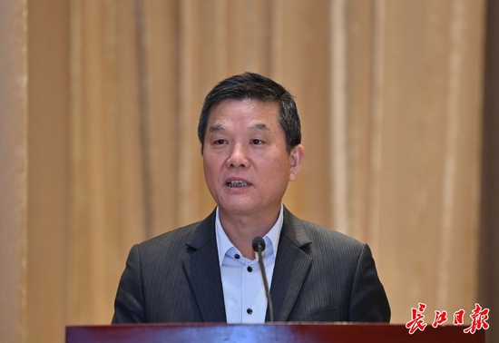 华为技术有限公司高级副总裁张顺茂作主题发言。记者郭良硕 周迪 摄
