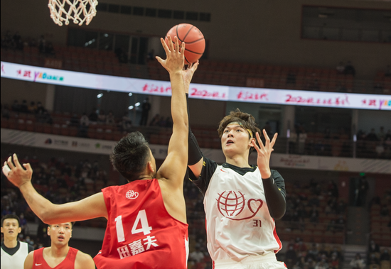 姚基金|姚基金慈善赛:中国篮球明星队122-107战胜男丁格尔队
