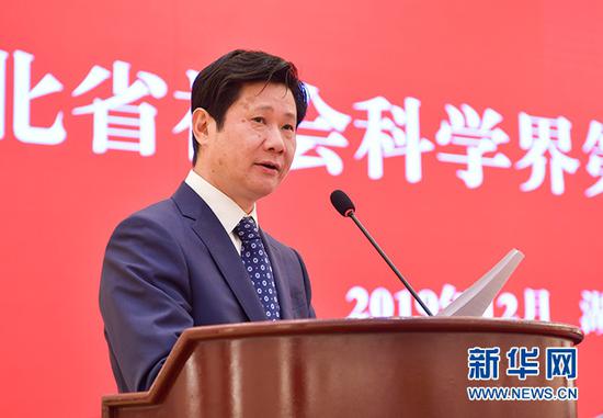图为赵凌云在湖北省社会科学界联合会第九届委员会第一次全体会议闭幕式上致辞