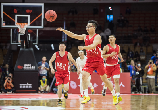 姚基金|姚基金慈善赛:中国篮球明星队122-107战胜男丁格尔队