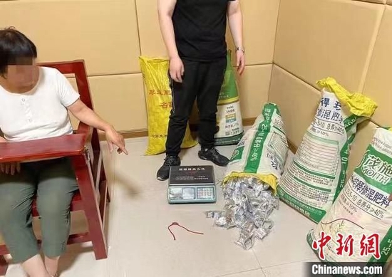 图为湖北鄂州警方近日缴获假药成品、半成品300余公斤　湖北省公安厅供图
