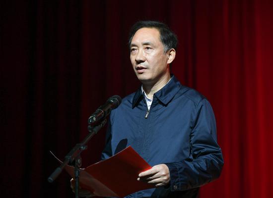 潜江市委副书记、市长龚定荣主持开幕式。吴燕军 摄