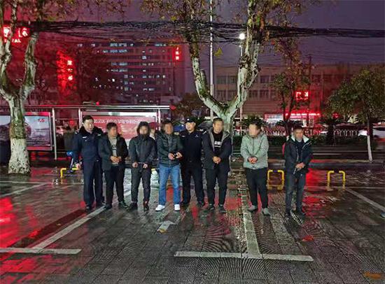 警方将7名嫌疑人抓获 樊城警方供图