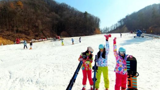 兴山三峡云栖谷国际滑雪场