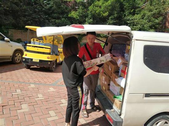 避暑客涌入利川苏马荡 快递单量也猛增50倍