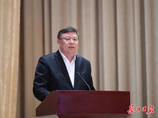 中国科协副主席、中国工程院院士、华科大校长、湖北光谷实验室主任尤政作主题发言。记者郭良朔 周迪 摄
